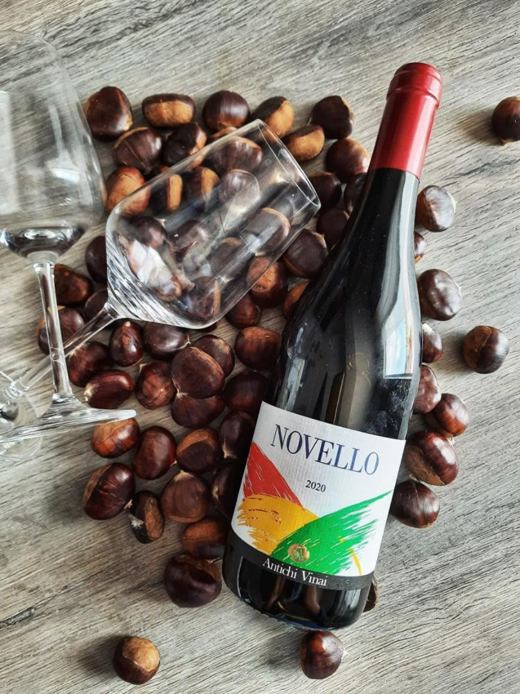 Tipico abbinamento: vino novello con castagne arrostite (caldarroste)